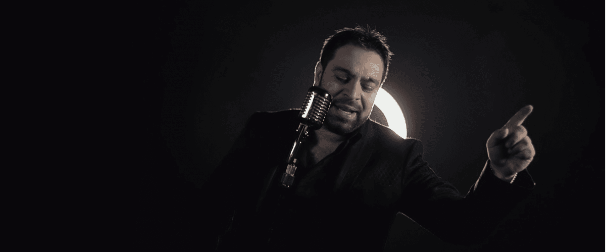 New York airport authorities seize some USD 100,000 from Romanian manele singer