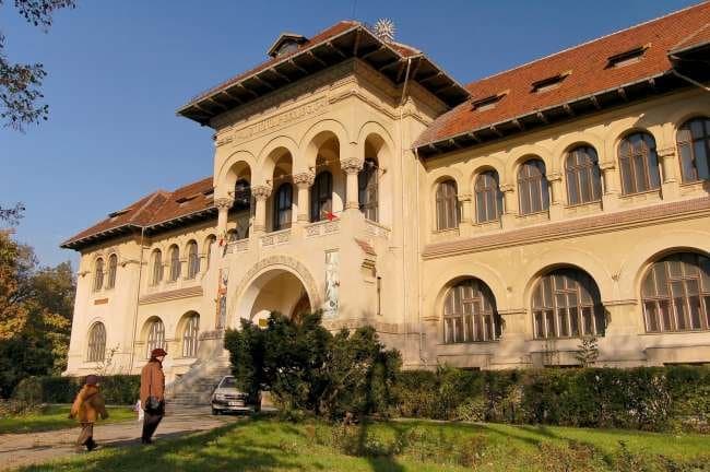 Geology Museum in Bucharest marks Earth Day 2017 with free guided tours