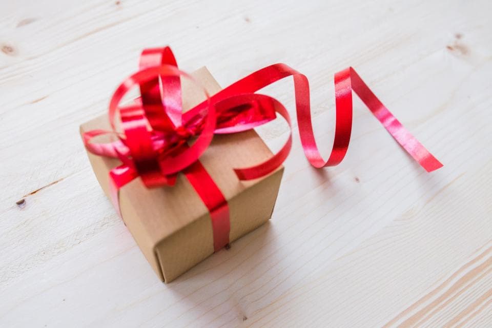 Study: Two in five Romanians prefer to chip in for gifts for lack of time, ideas