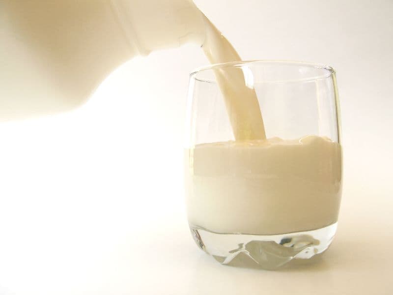 ZF: Romanians pay for milk as much as Germans but earn five times less