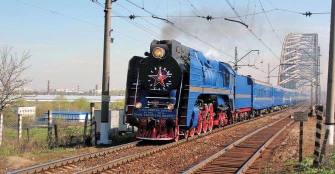 Luxury Golden Eagle train makes one-day stop in Romania on its way from Budapest to Tehran