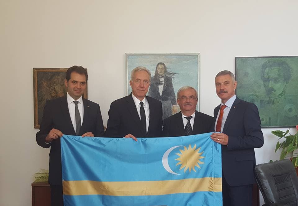 Photo of US Ambassador to Romania holding Szeklerland flag stirs controversies