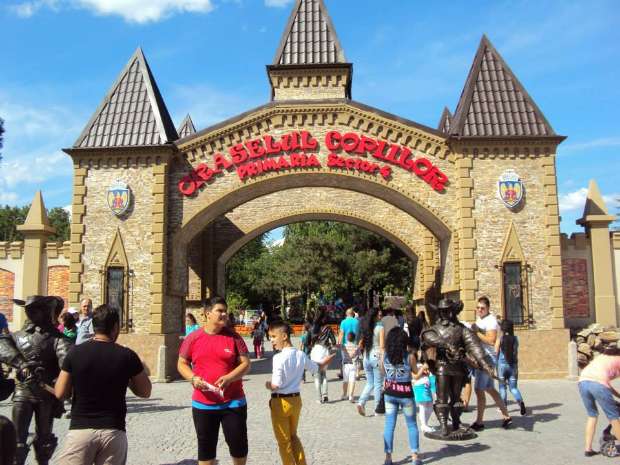Largest playground in Romania opens within Bucharest park