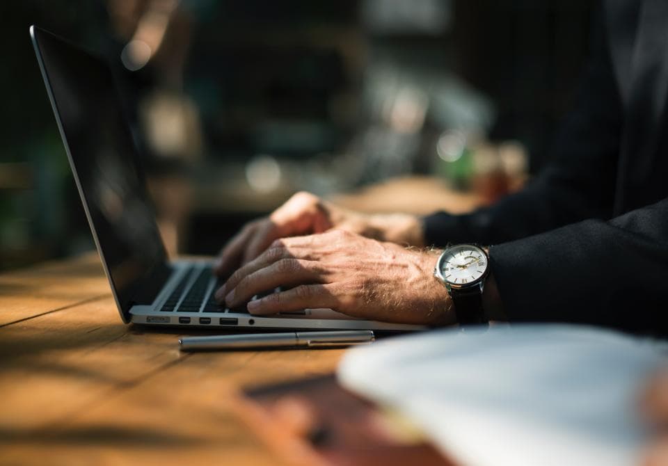 Survey: 3 in 10 Romanian employees don’t unplug from work while on vacation