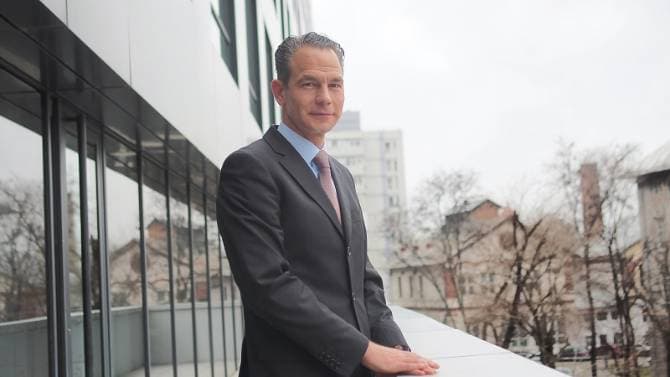 The outspoken optimist: on consultancy and tennis with Lars Wiechen
