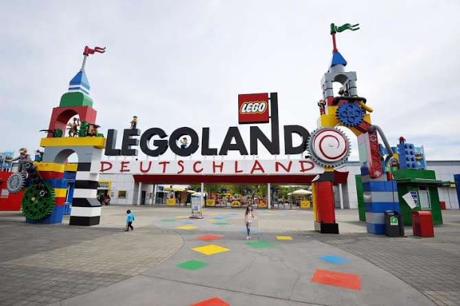 Which are the Romanians' favorite amusement parks abroad?
