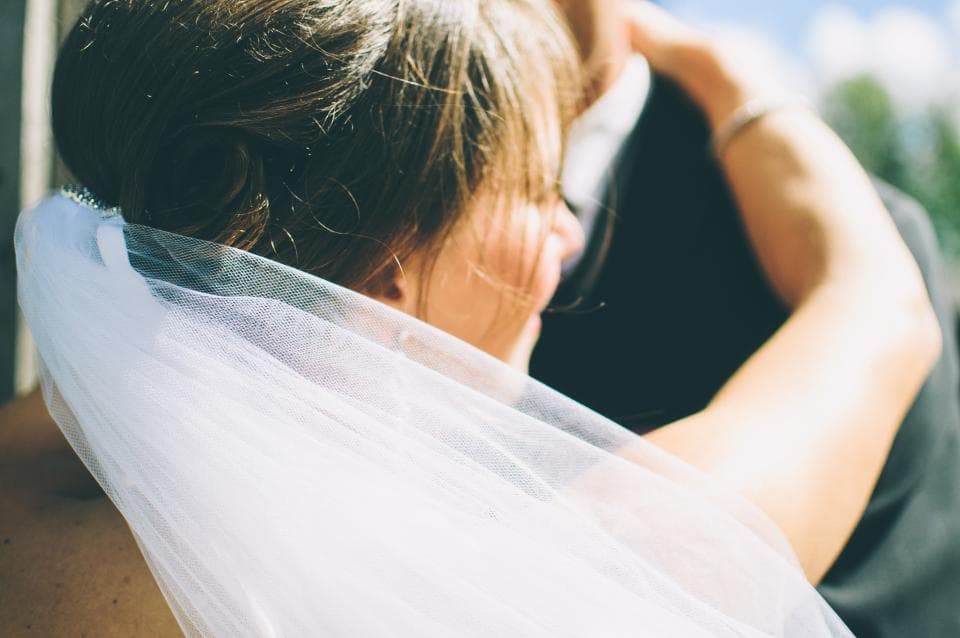 Law proposal: Big families and young Romanians who get married to receive money from the state