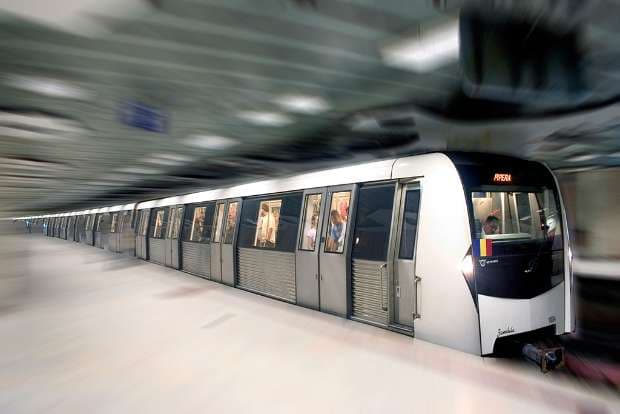 Murder at the Bucharest subway captured by surveillance cameras