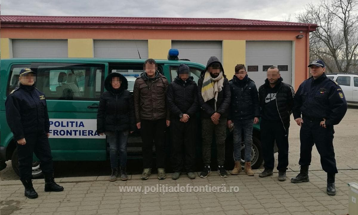 Group of 28 migrants caught while trying to cross the Romanian border illegally