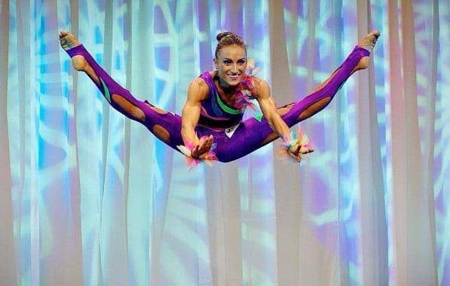 Romanian fitness coach wins Miss Fitness Universe beauty pageant in the USA