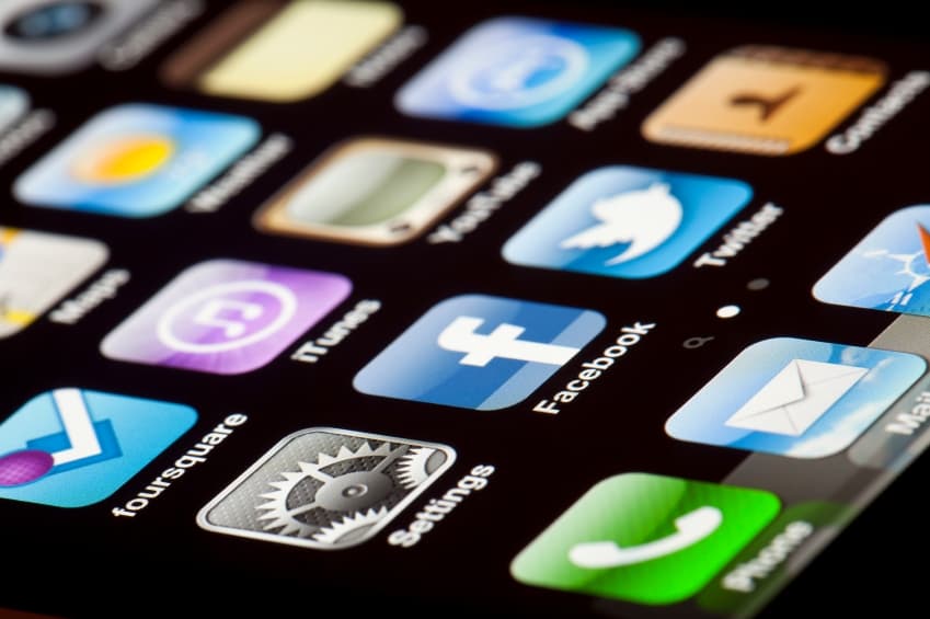 What are the Romanians doing on the Internet?