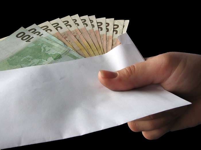 Romanian doctor detained after taking 19 bribes in one day