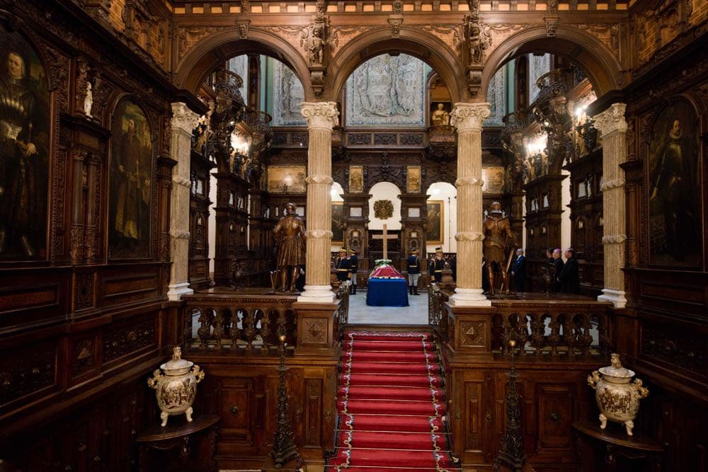Royal funeral in Romania: Queen Anne’s body brought to Peles Castle