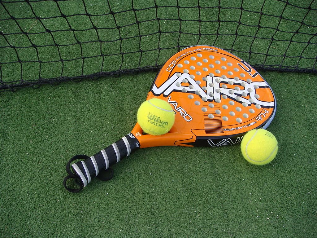 Four Romanians want to set world record for longest game of padel