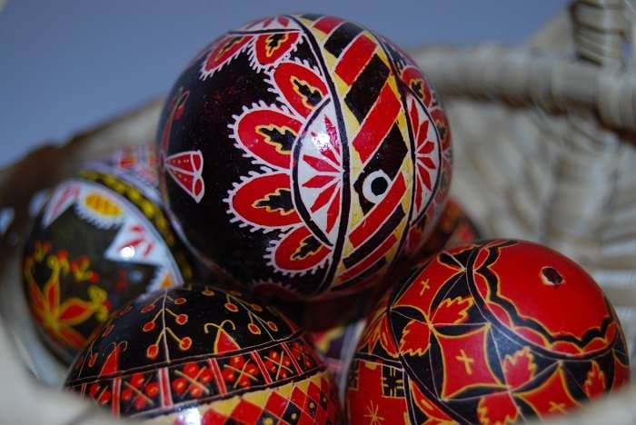Easter in Romania survey: three quarters will work, the majority will paint eggs and 5% think Easter marks Christ's birth