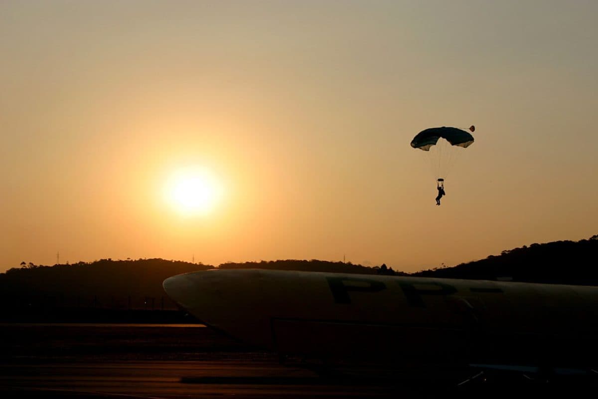 12 US paratroopers injured during night jump in Romania