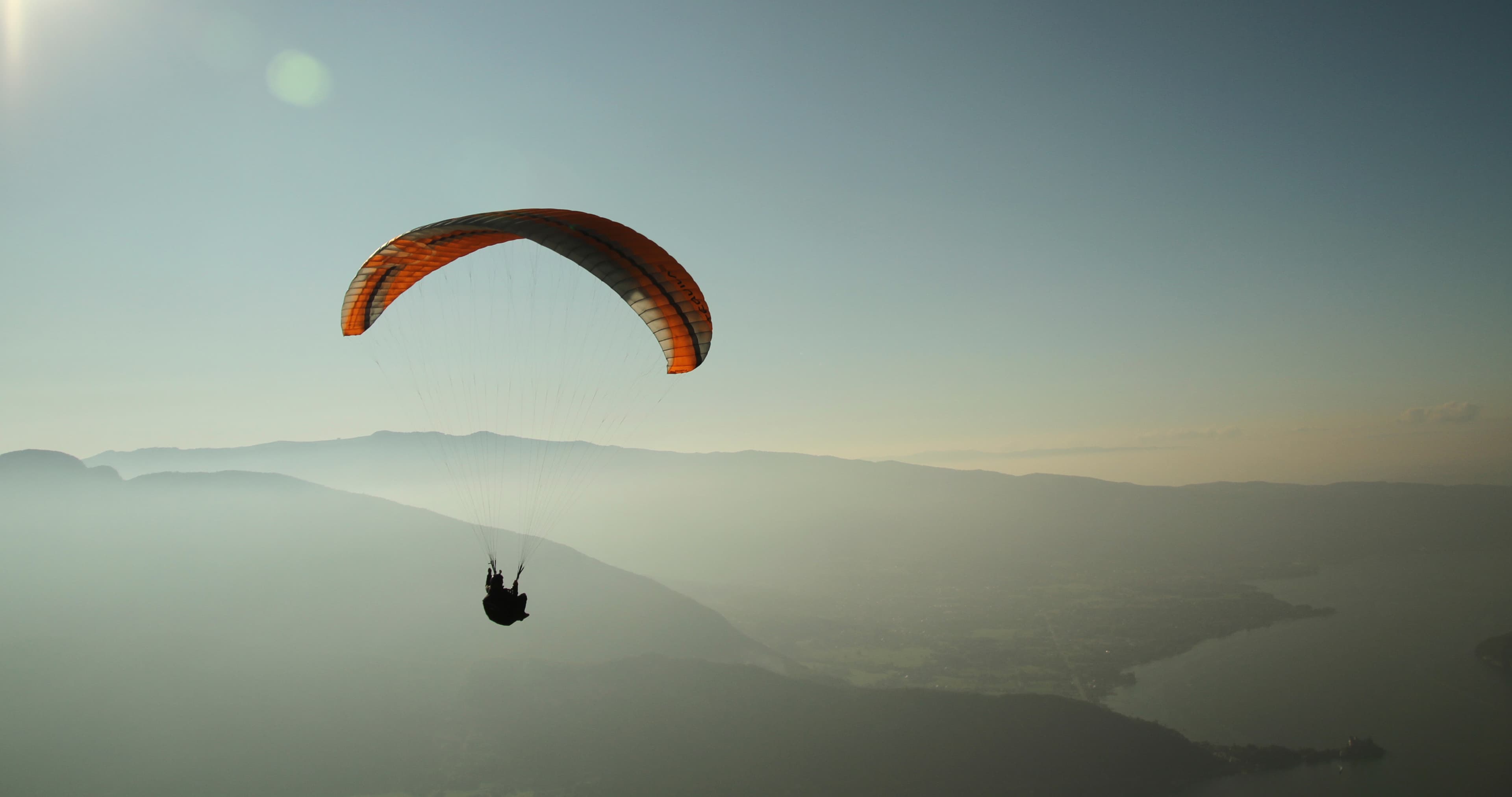 Update: American tourist goes missing in Romania while paragliding