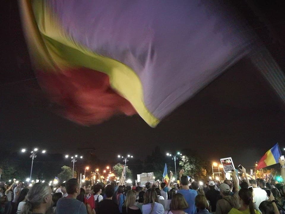 Hundreds protest for Rosia Montana in Bucharest