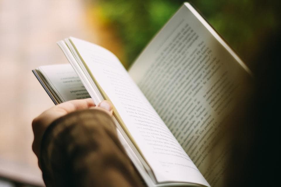 Free books for Bucharest subway commuters