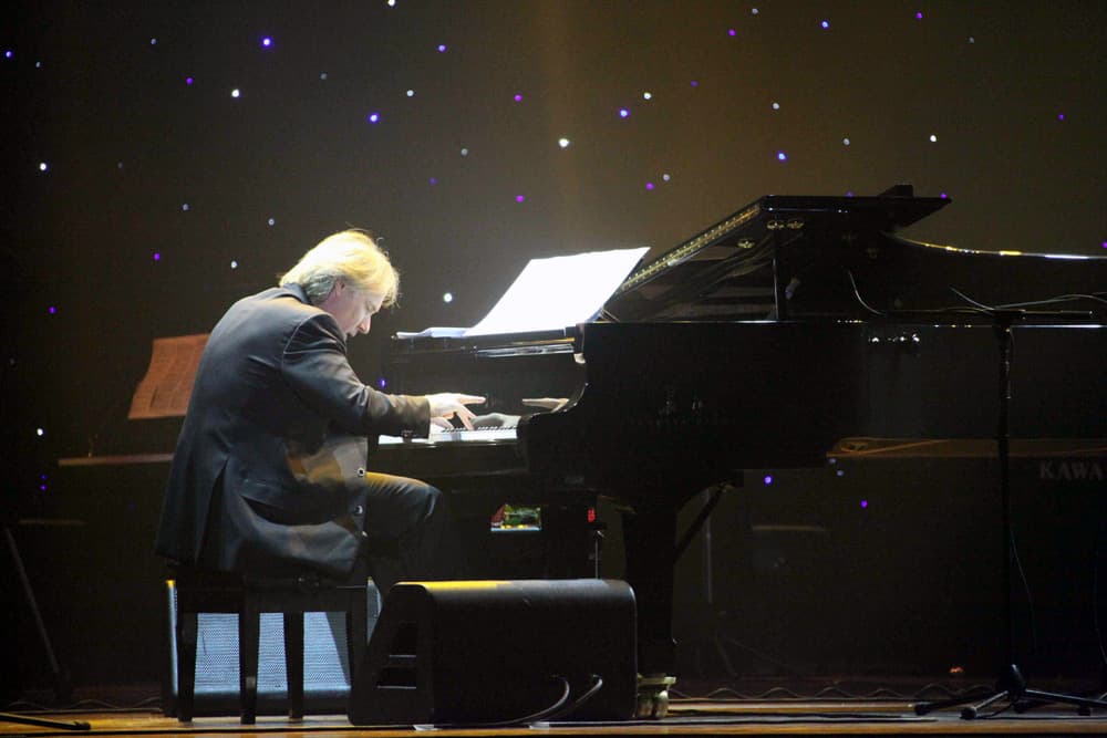 Update: Famous pianist Richard Clayderman returns to Romania for four concerts this March