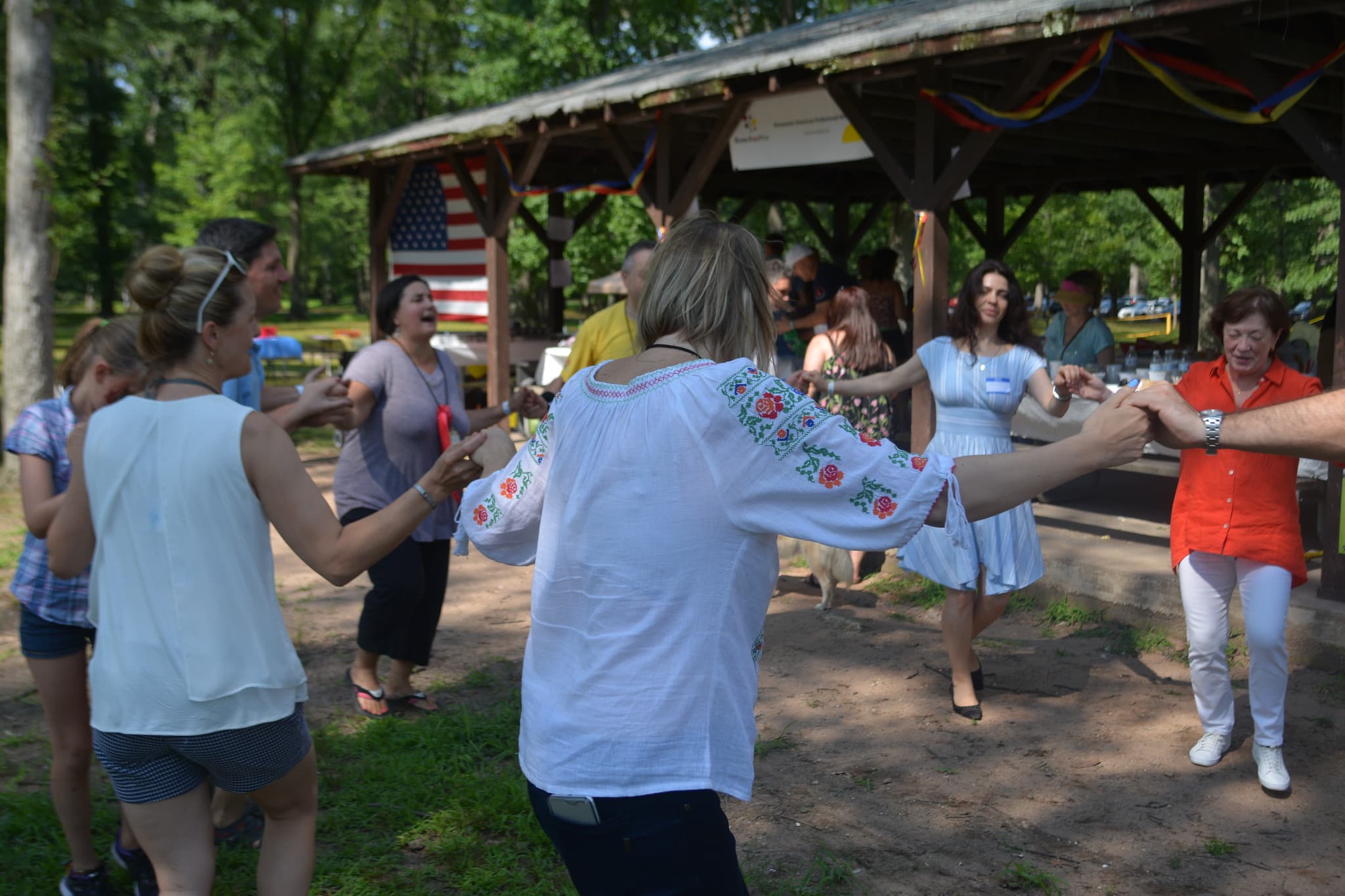 Last-generation Romanians, passing down the roots to their American children