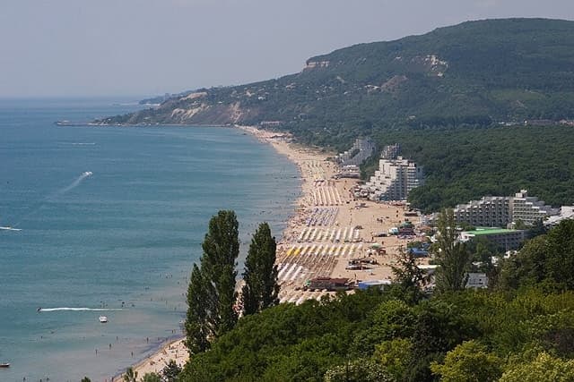This year's first weekend at the seaside: Thousands to hit Romanian beaches on May 1