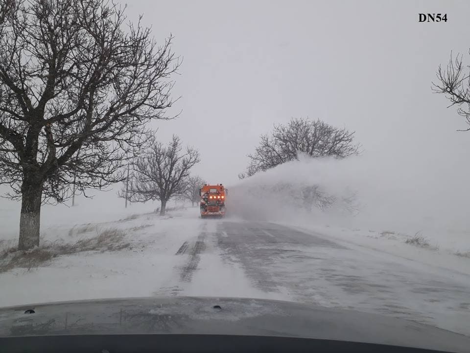 Heavy snowfall, blizzard in southern Romania: roads closed, dozens of trains canceled