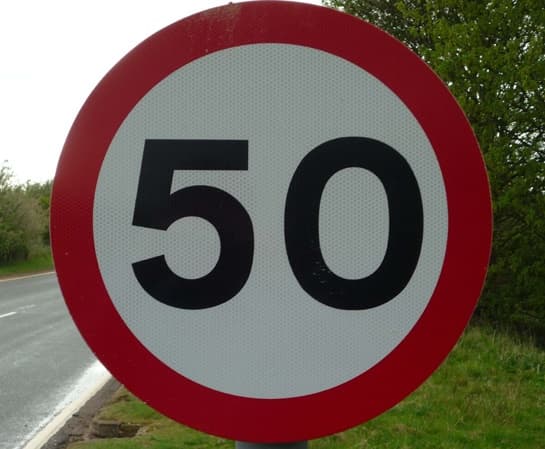 Romanian MPs propose higher speed limit in villages and cities