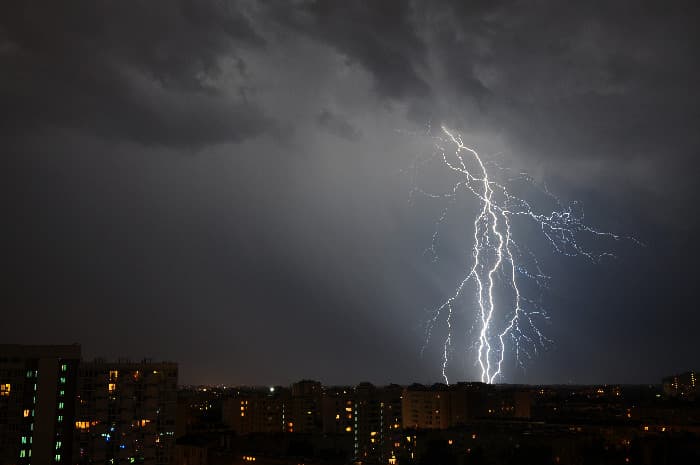 Man dies in Bucharest thunderstorm