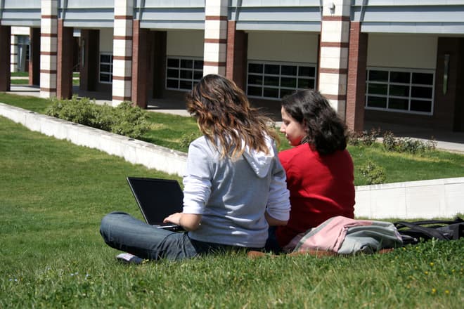 Romanian students disappointed with Govt.’s initiative to subsidize loans for education