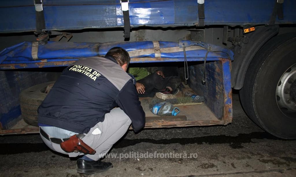 Two Syrians try to enter Romania hidden in truck’s toolbox