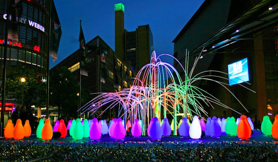 Light Carpet, Penguin Army, 3D Selfie at Bucharest’s Spotlight festival next week