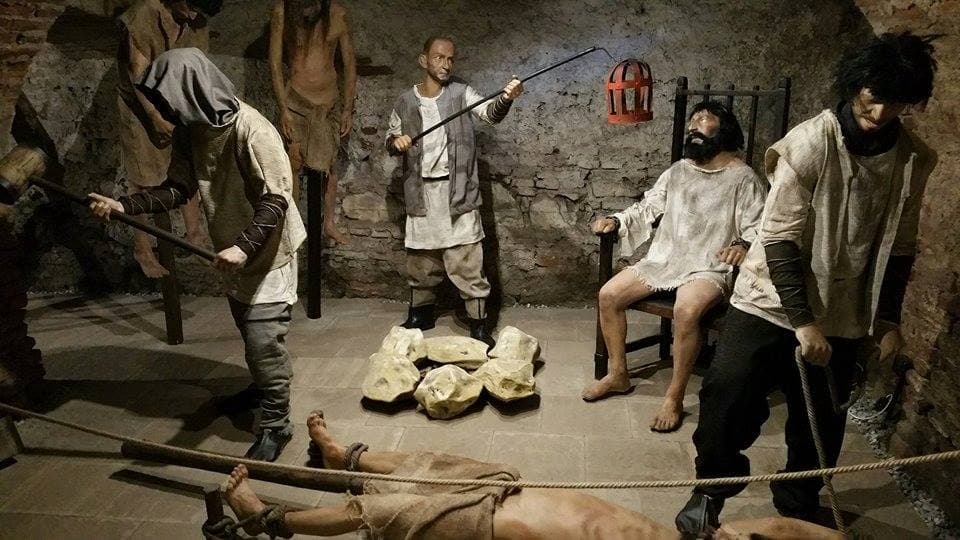 Exhibition of torture techniques at Romanian medieval castle