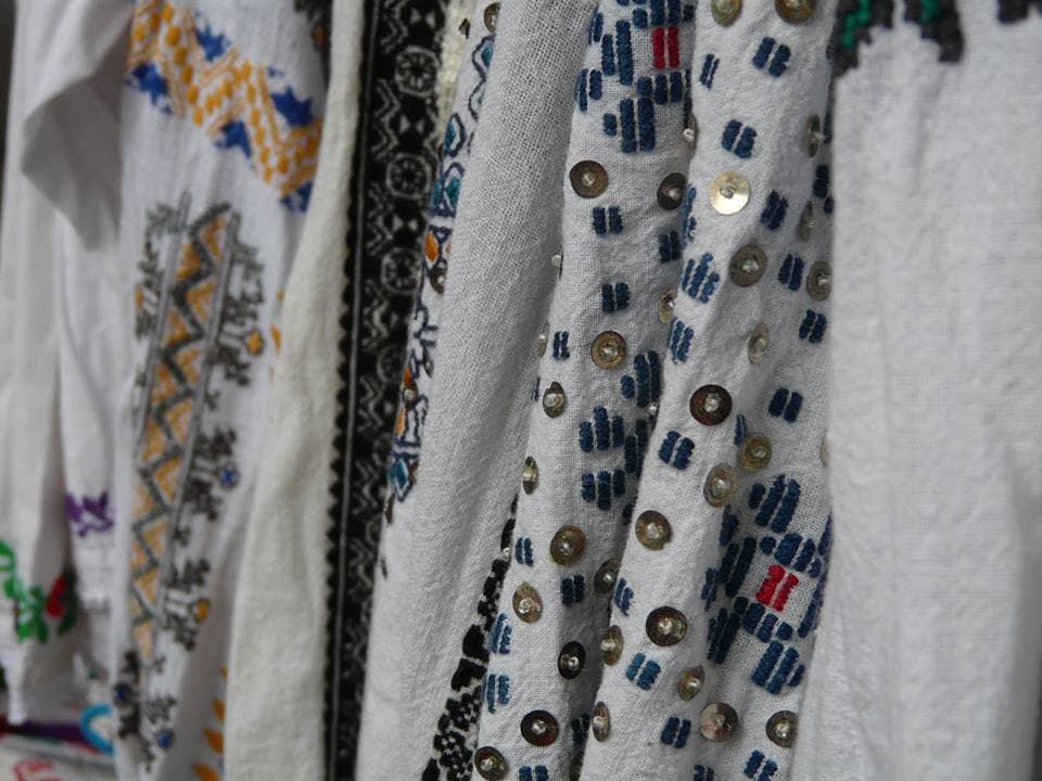 Traditional Romanian blouse goes on display at Las Vegas fair
