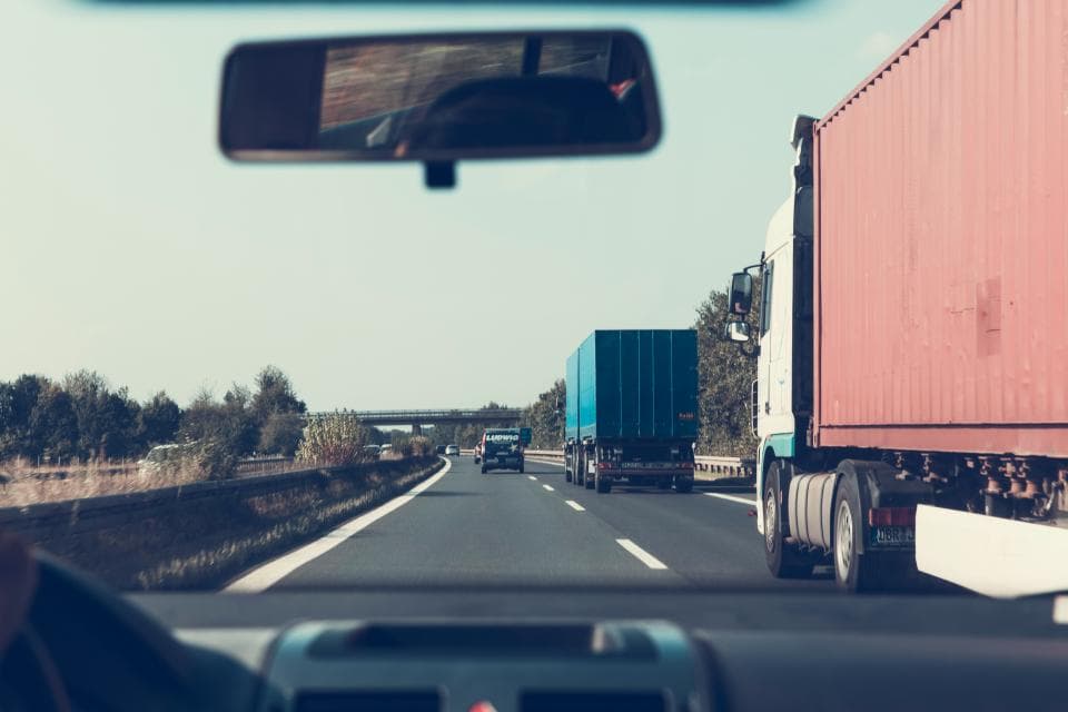 Romanians sentenced to prison in France for stealing 700 truck wheels