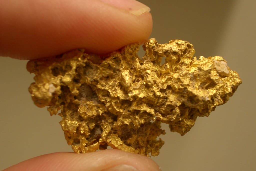 Romanian President: Romania must reopen gold, silver and copper mines