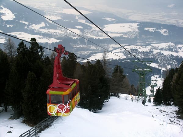 Romania's tourism ministry adds new cable car to Vulcan ski resort