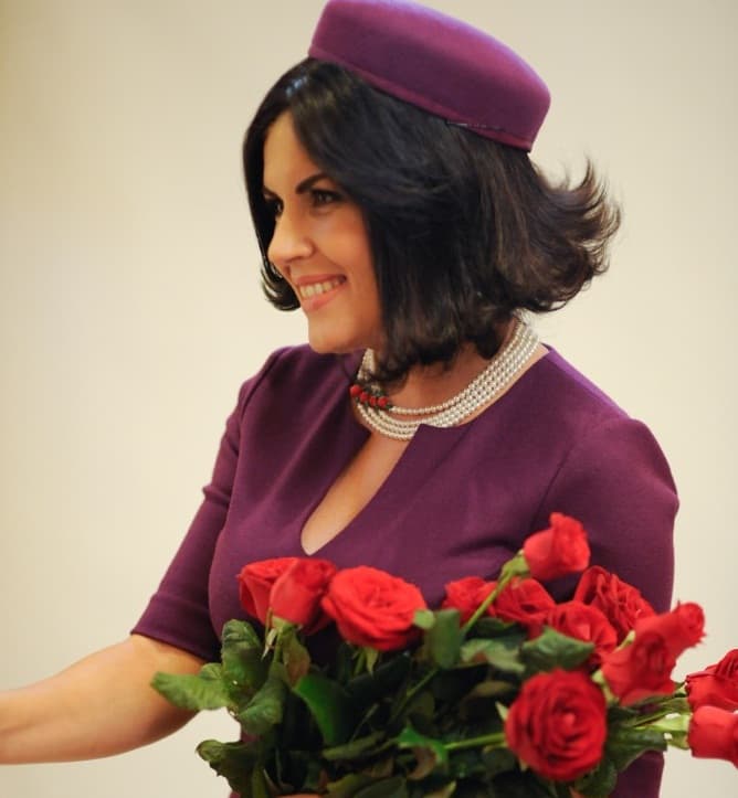 Romanian cabinet member Elena Udrea boldly poses for fashion magazine