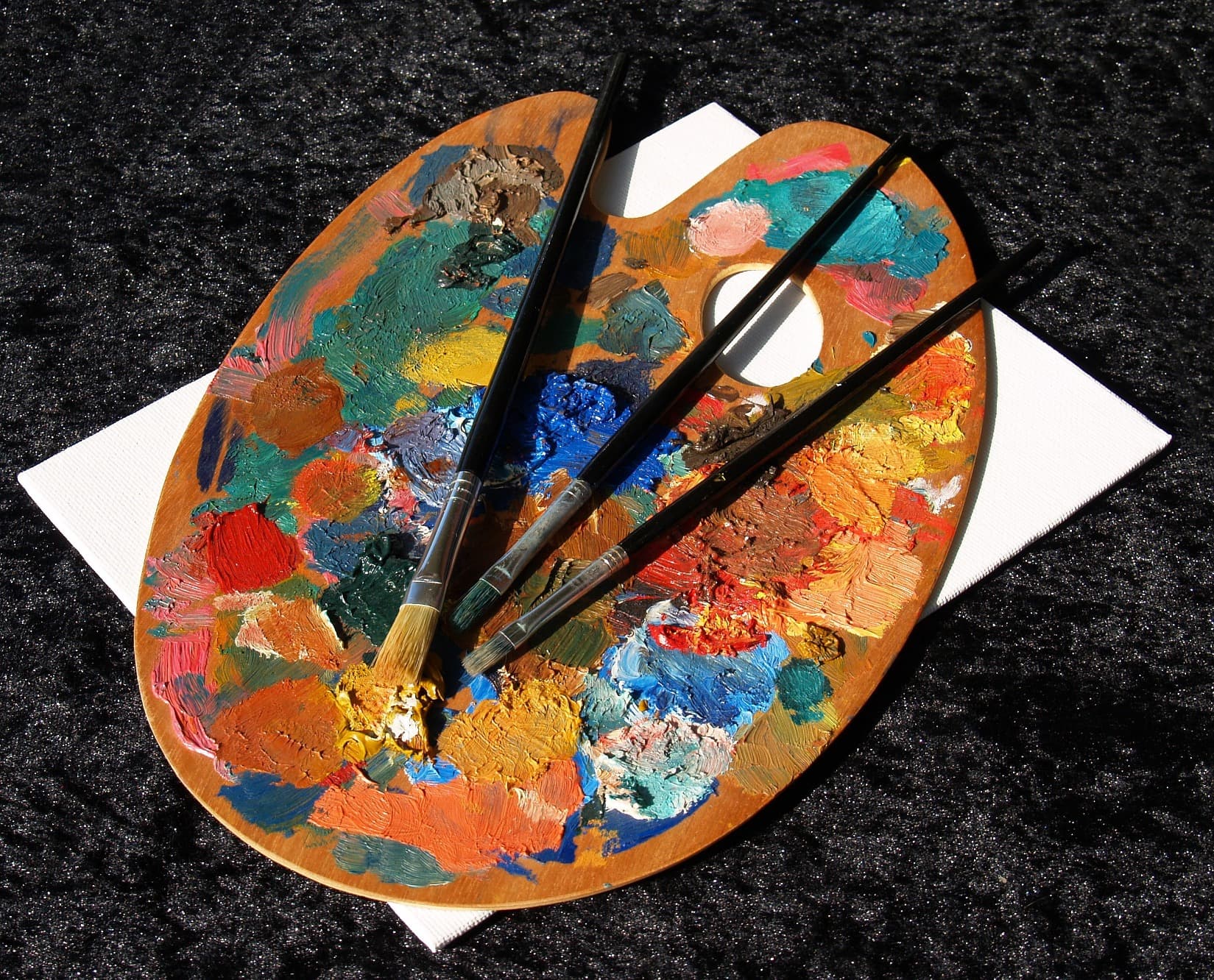 Romanian painter Tudor Scripor teaches glass painting at Trinity Cathedral in Phoenix, US