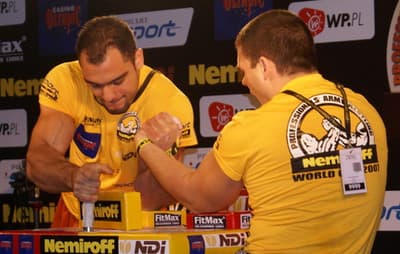 Romanians breaks arm-wrestling record winning against 1,000 in one day