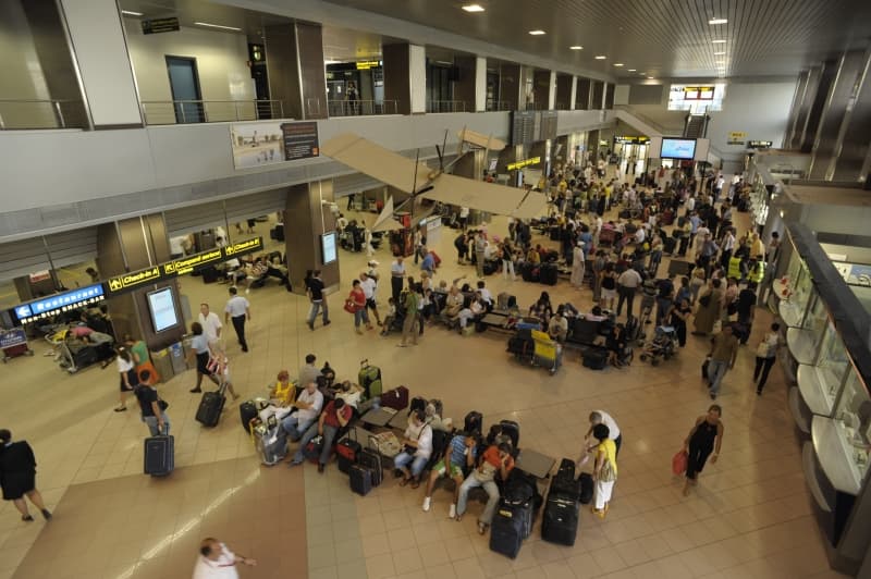 The 30,000 Spanish supporters who landed for UEFA final give 30% flight boost to Bucharest airport
