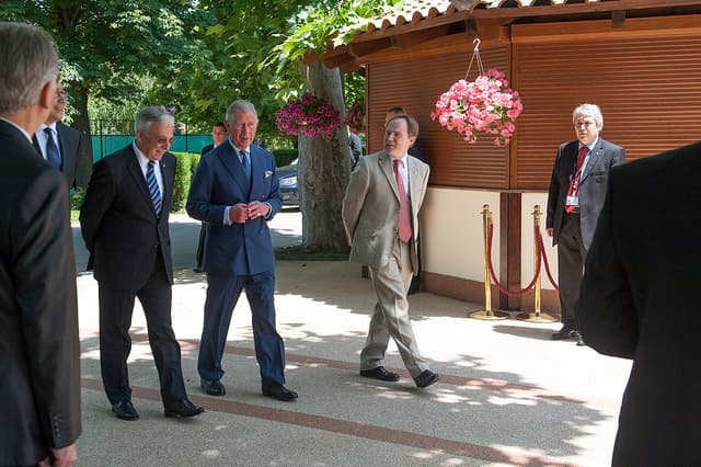 Diamond Jubilee celebrated in Bucharest with Prince Charles of Wales, sports cars and Beatles brass band