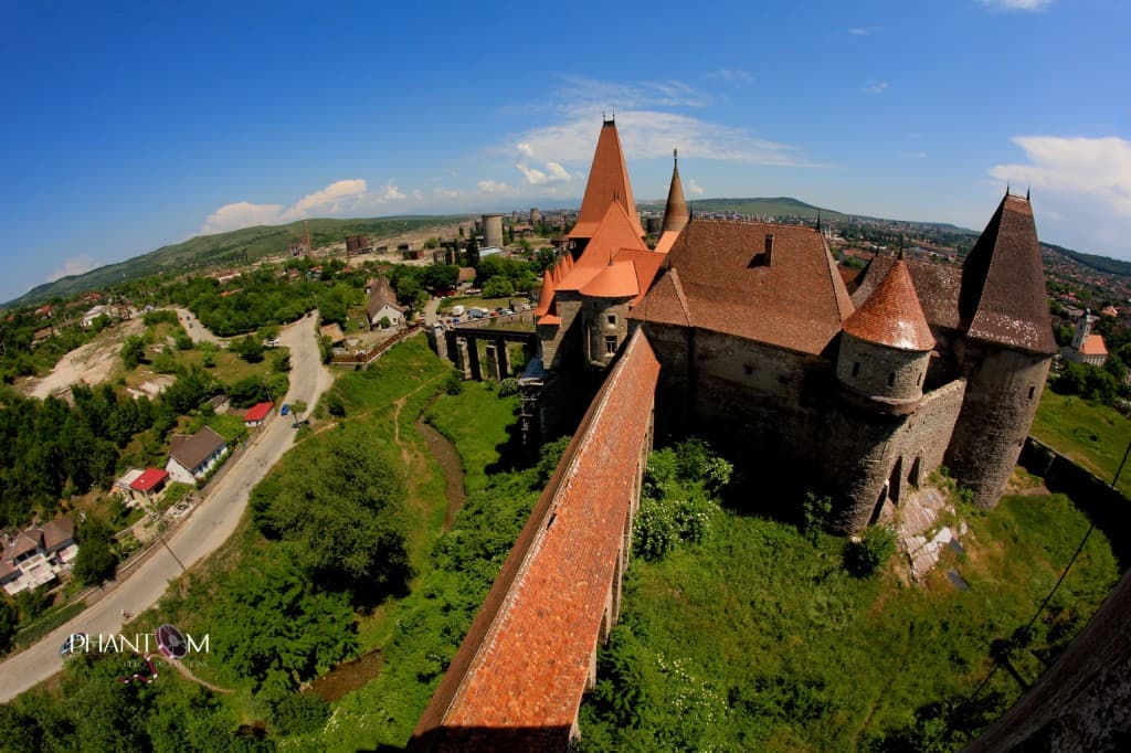 Comment: Following Dracula or how a short piece of news can help Romanian tourism