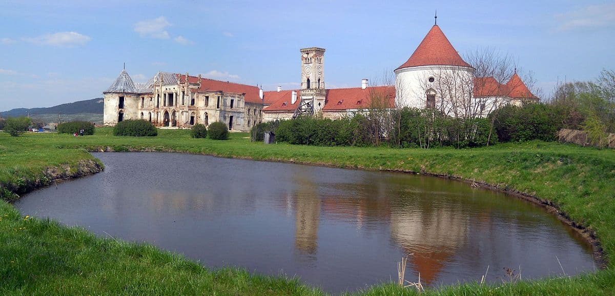 Media: Available funding for patrimony rehabilitation, unused for lack of specialists