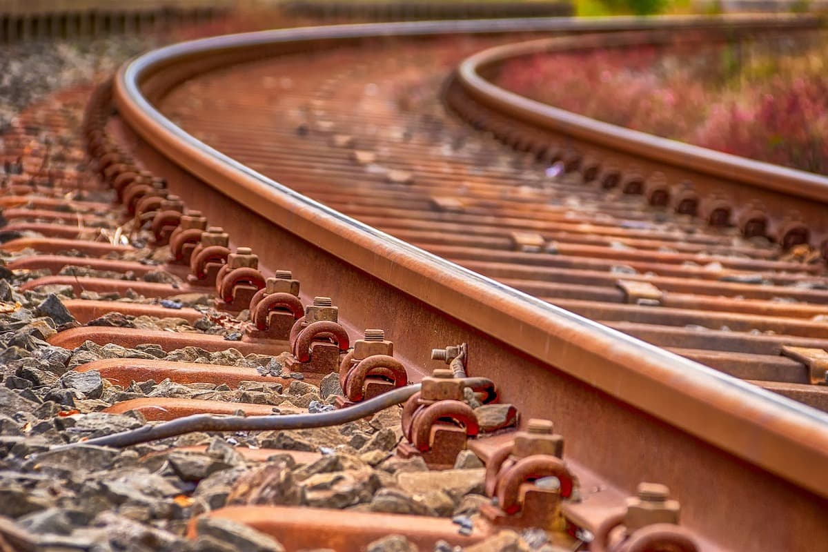 Chinese company keeps lead in race for EUR 1 bln train procurement contract in RO