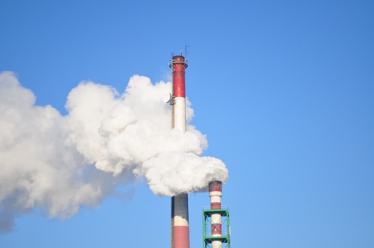 Romania shuts down outdated power plants