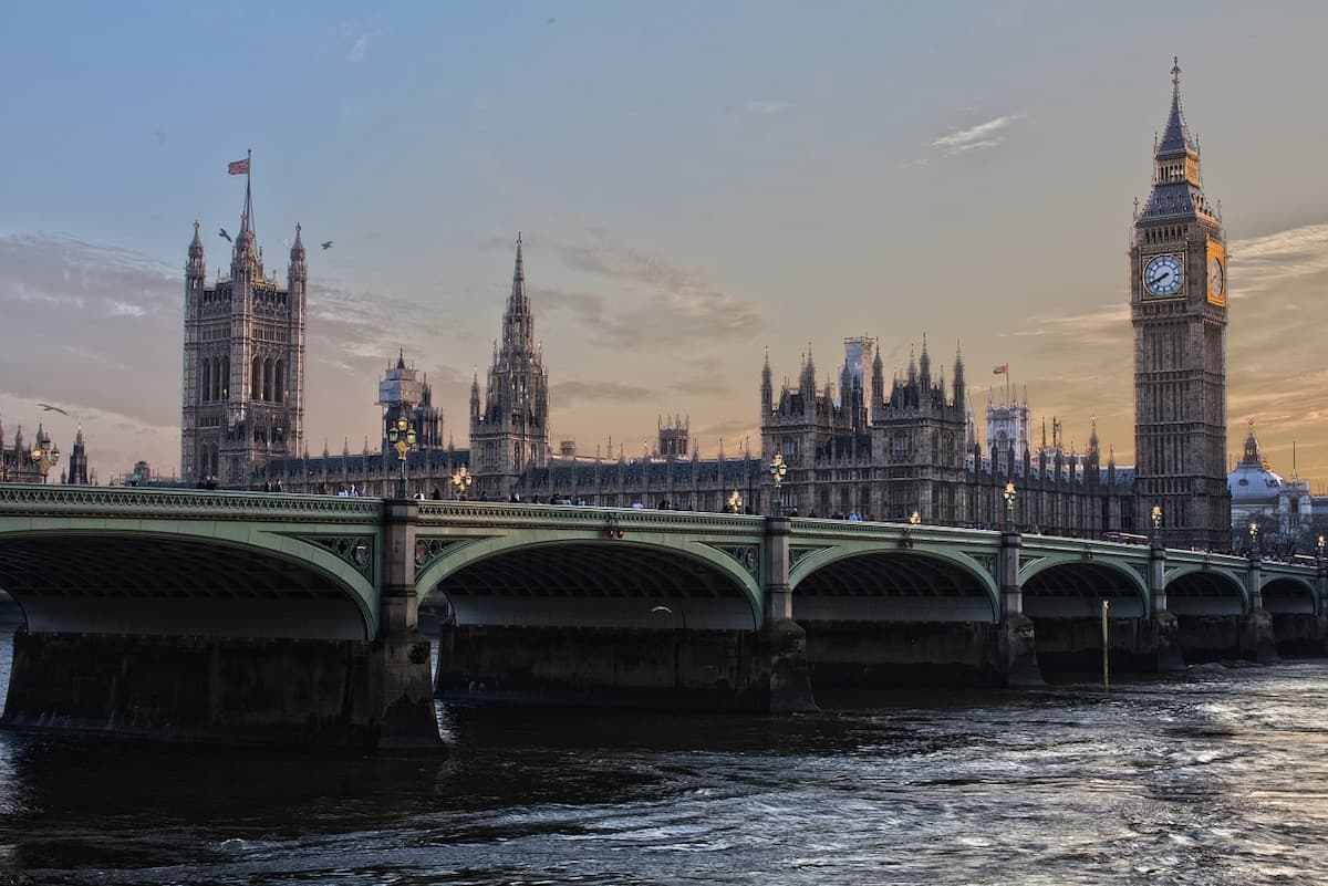Half a million Romanians applied for permanent UK residence