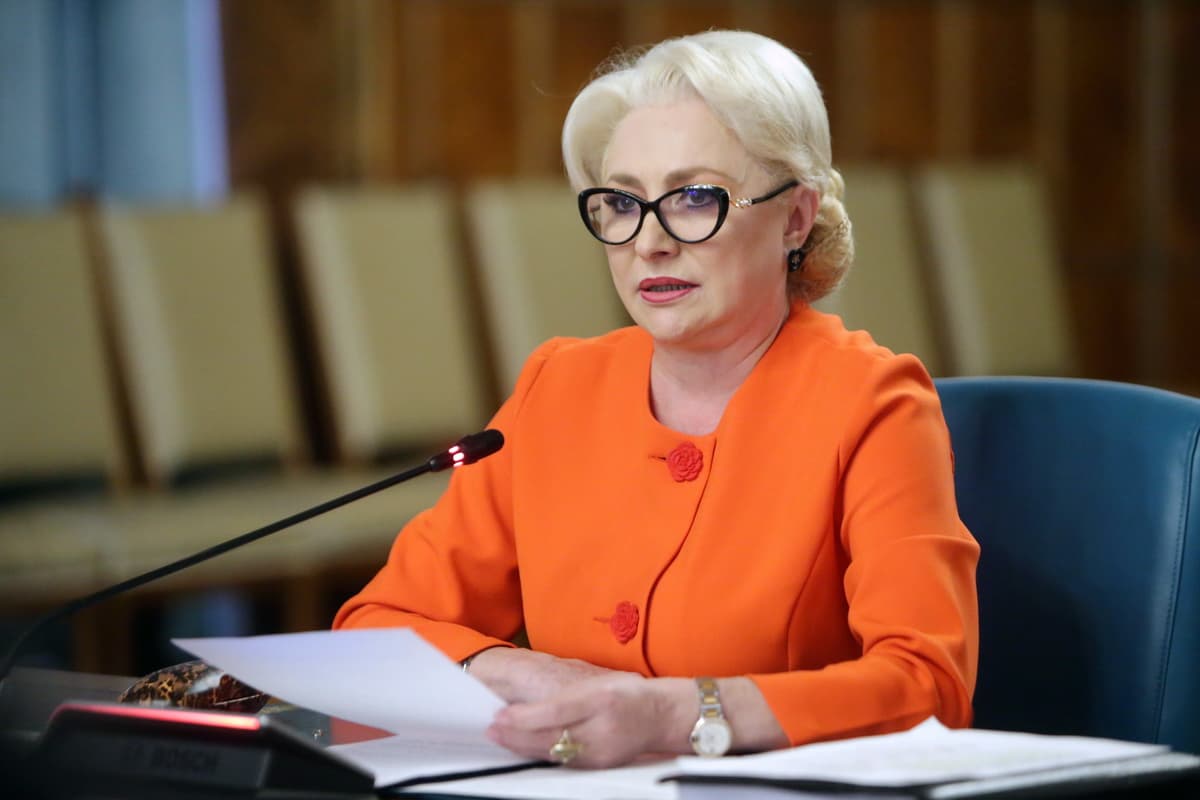 RO PM tries to avoid vote in Parliament by stealing MPs from former coalition partner