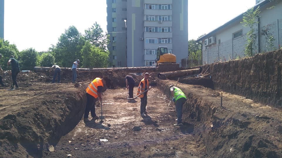 6000-year-old pottery fragments, traces of housing discovered on construction site in Southern Romania