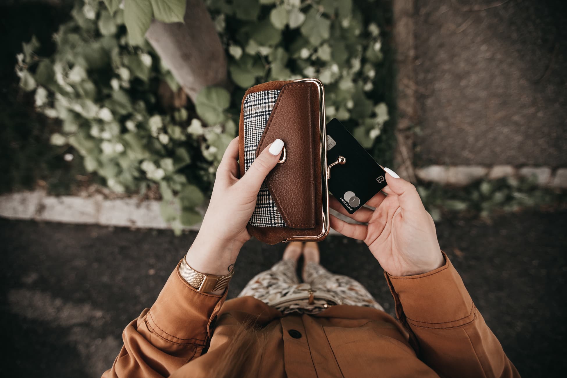 Study: Almost half of Romanian millennials save up regularly